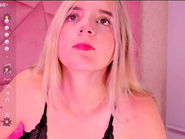 Live sex webcam photo for MaiaCollins #277010771