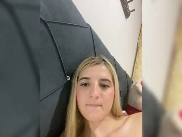 Live sex webcam photo for MaiaCollins #277191504