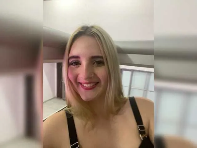 Live sex webcam photo for MaiaCollins #277198181