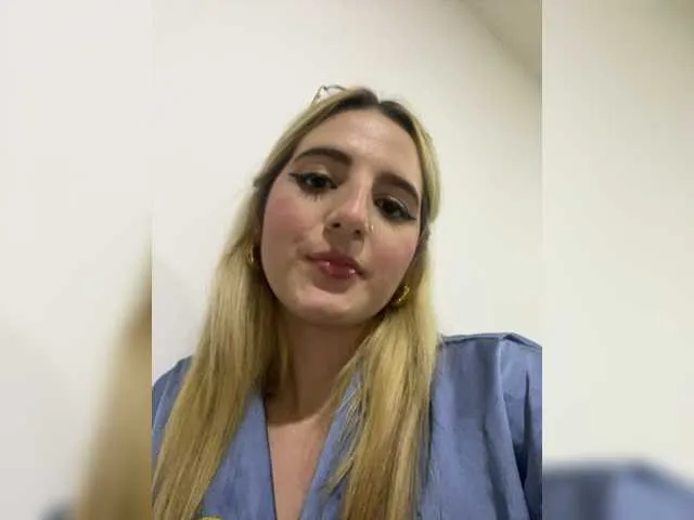 Live sex webcam photo for MaiaCollins #278059869