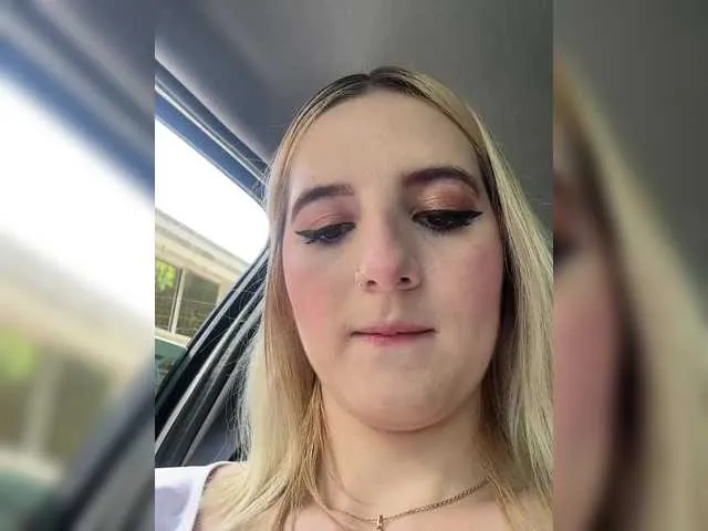 Live sex webcam photo for MaiaCollins #290508293