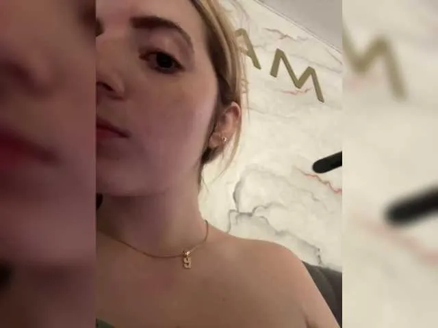 Live sex webcam photo for MaiaCollins #290536879