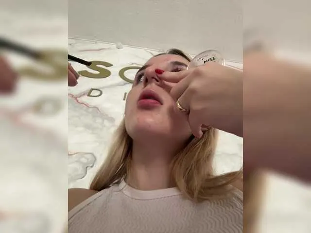 Live sex webcam photo for MaiaCollins #290543273