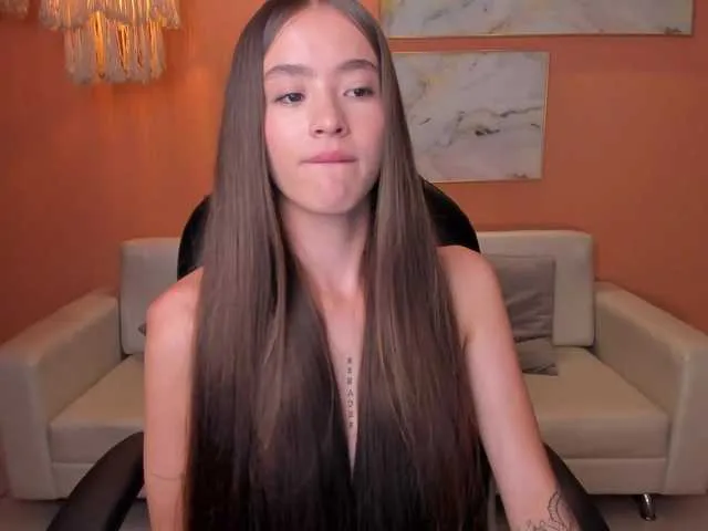 Live sex webcam photo for MaiaCollins1 #290994566