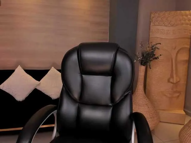 Live sex webcam photo for MaiaCollins1 #291101203