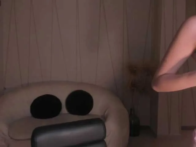 Live sex webcam photo for MaiaCollins1 #291563738
