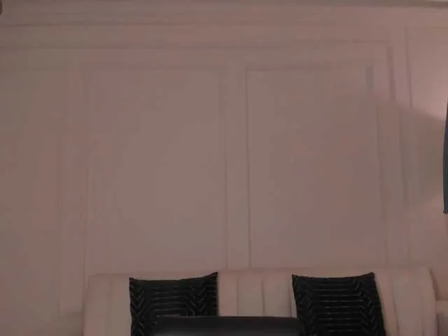 Live sex webcam photo for MaiaCollins1 #291635985