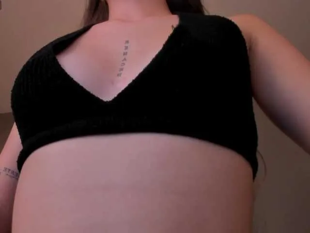 Live sex webcam photo for MaiaCollins1 #291708811