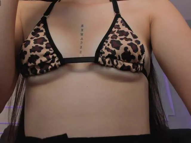 Live sex webcam photo for MaiaCollins1 #292561450
