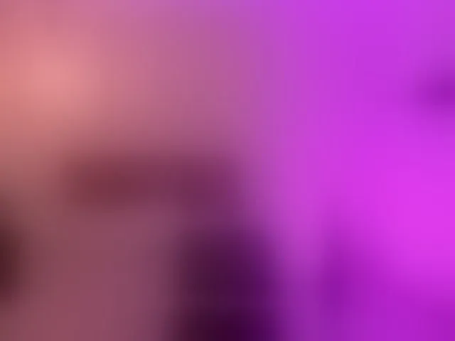 Live sex webcam photo for MaiaCollins1 #293439391