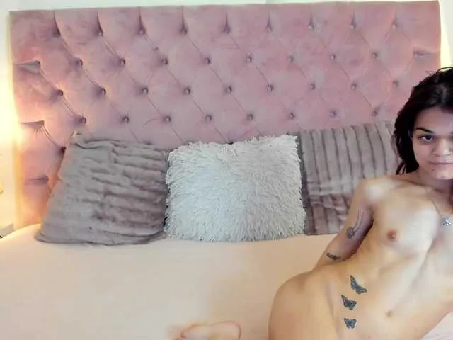 Live sex webcam photo for MaiaMini #290933671