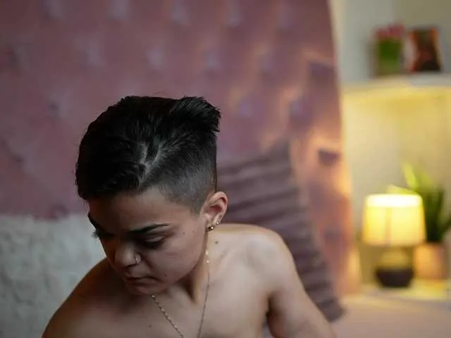 Live sex webcam photo for MaiaMini #291414570