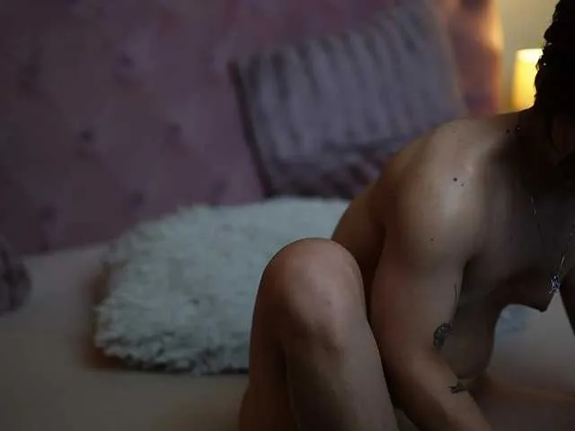 Live sex webcam photo for MaiaMini #291625932