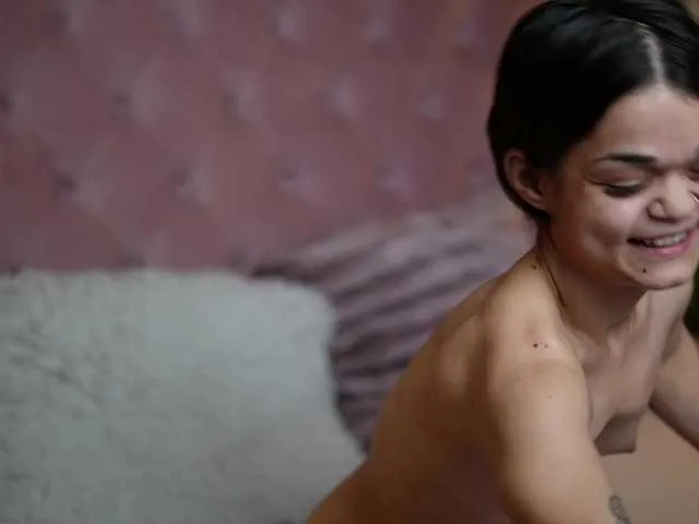 Live sex webcam photo for MaiaMini #292065853