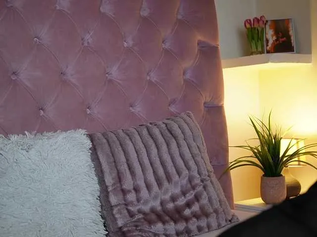 Live sex webcam photo for MaiaMini #292139257