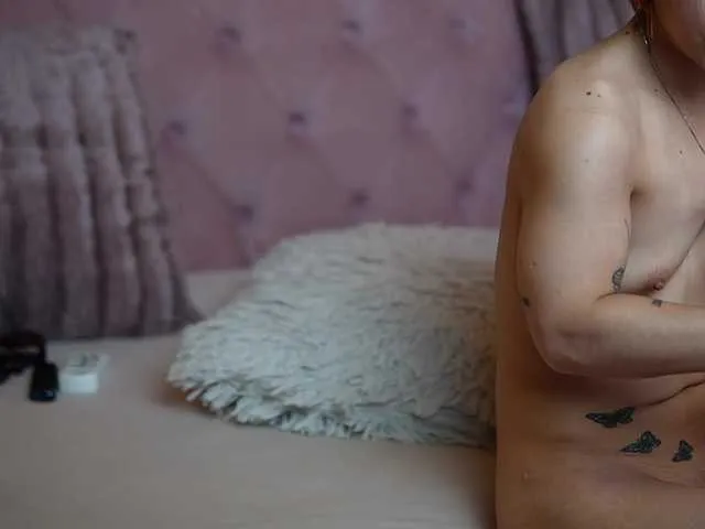 Live sex webcam photo for MaiaMini #292452841