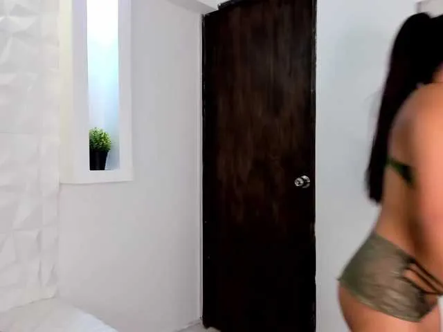 Live sex webcam photo for MaiaPetiitte #272749378