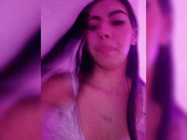 Live sex webcam photo for MaiaWatson #290581826