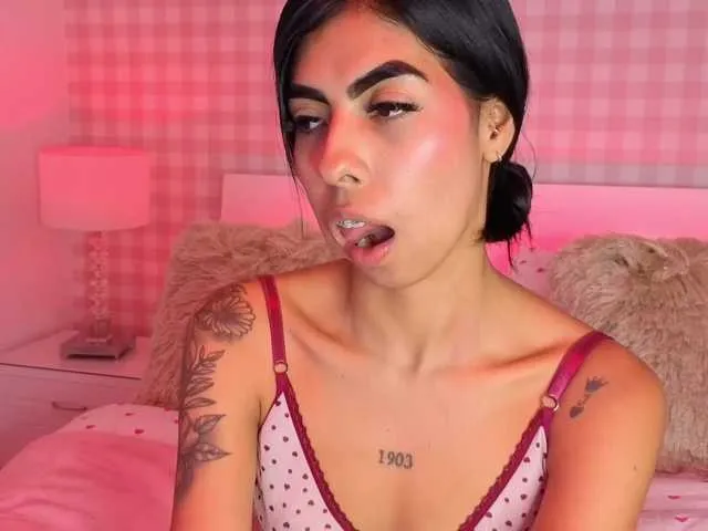Live sex webcam photo for MaiaWatson #292292576