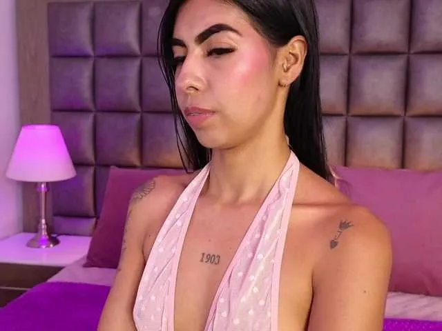 Live sex webcam photo for MaiaWatson #292338249