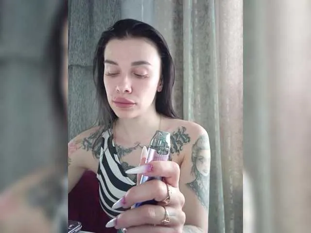 Live sex webcam photo for MaidenCrystal #290951565