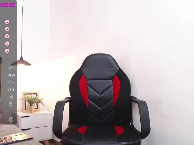 Live sex webcam photo for Maiko18 #273916174