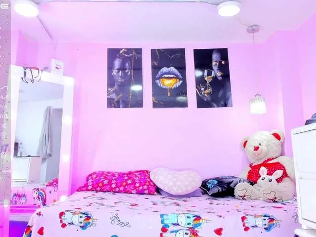 Live sex webcam photo for MailyYourFant #275540135