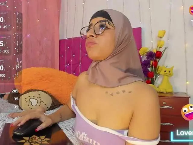 Live sex webcam photo for Maissa-Alabi #290469934