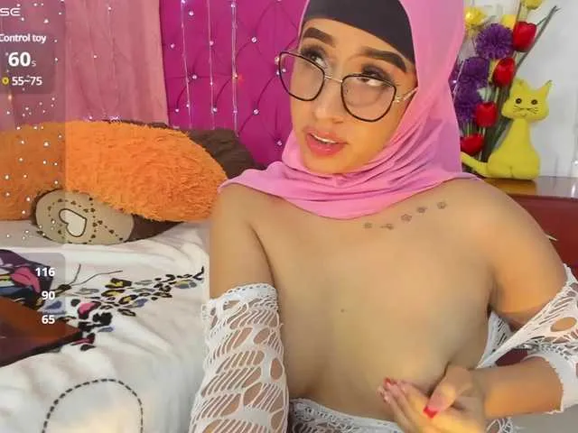 Live sex webcam photo for Maissa-Alabi #290477012