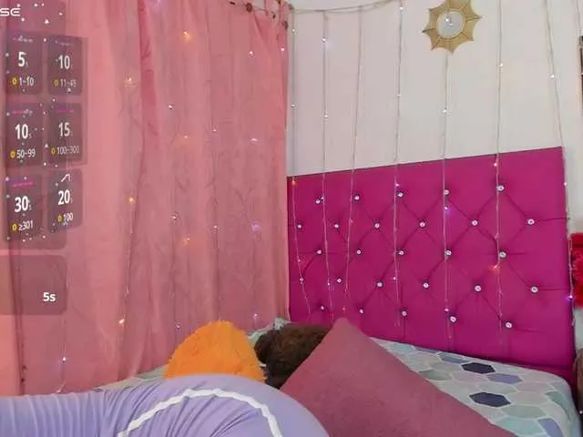 Live sex webcam photo for Maissa-Alabi #290603844