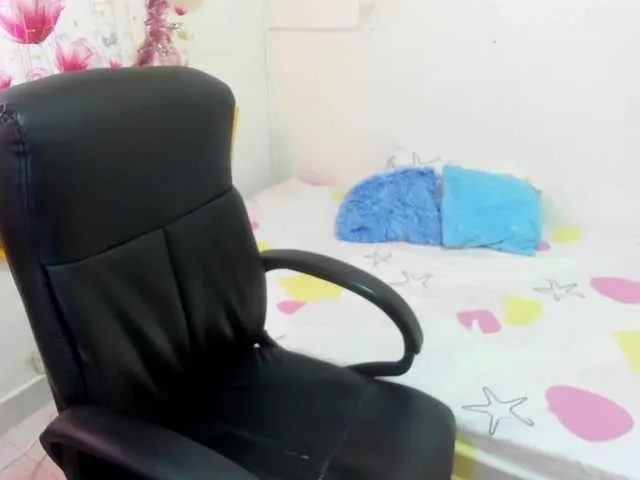 Live sex webcam photo for Maite25 #273277832