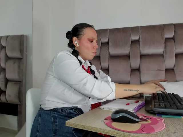 Live sex webcam photo for MaiteMarshall #277818951