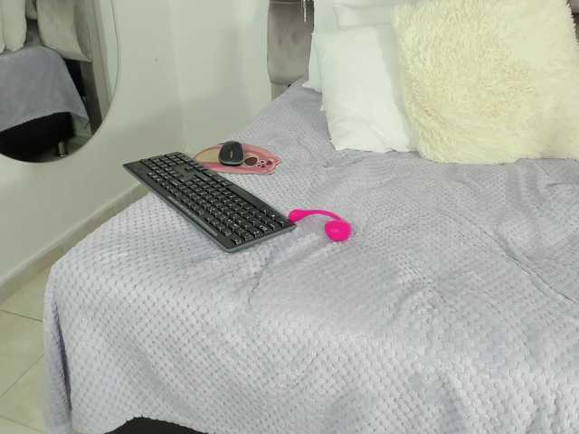 Live sex webcam photo for MaiteMarshall #278243183