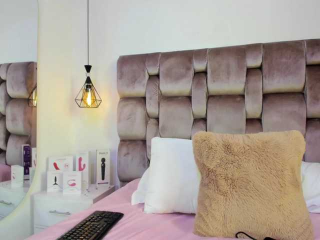 Live sex webcam photo for MaiteMarshall #291708607