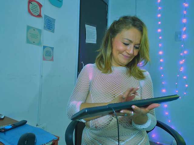 Live sex webcam photo for MaitheMilf #277621960