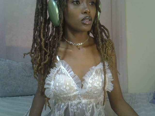Live sex webcam photo for Makayla-Dash03 #290150094