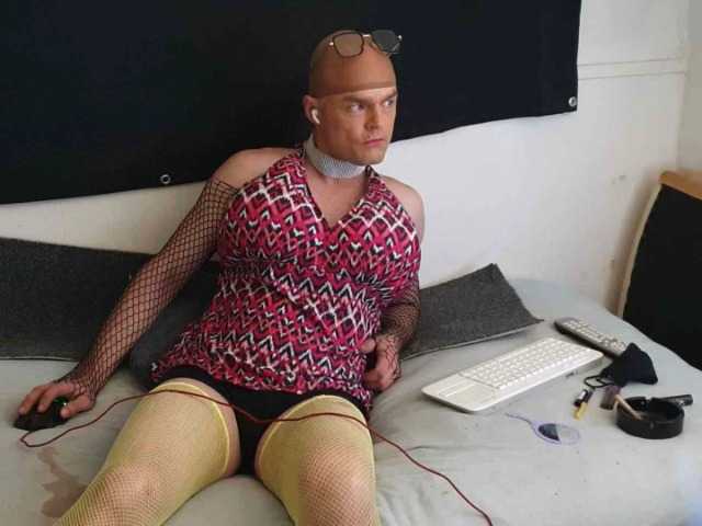 Live sex webcam photo for MakeupDoll #278054054