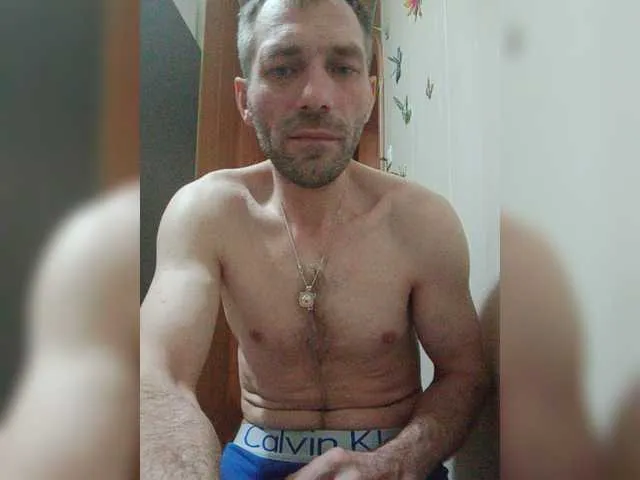 Live sex webcam photo for Maksim695 #277438162