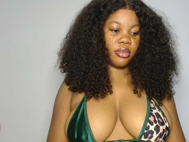 Live sex webcam photo for Malia8891 #294189855