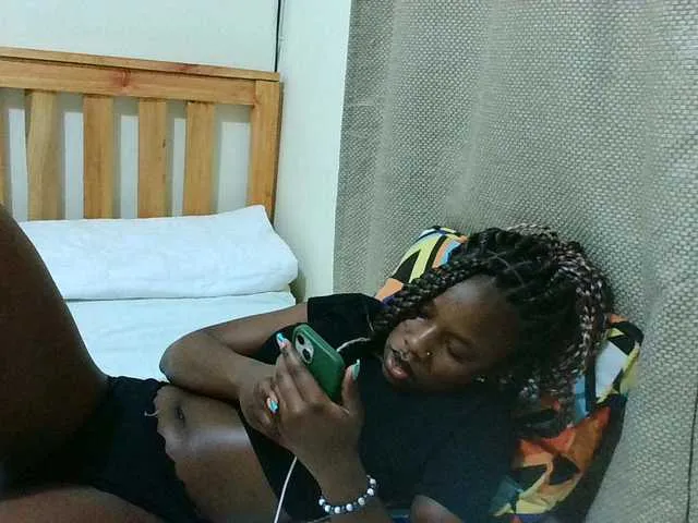 Live sex webcam photo for Malibhu #294103432