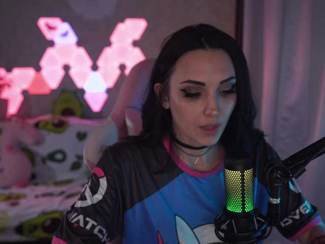 Live sex webcam photo for MalinaBo0m #271711640