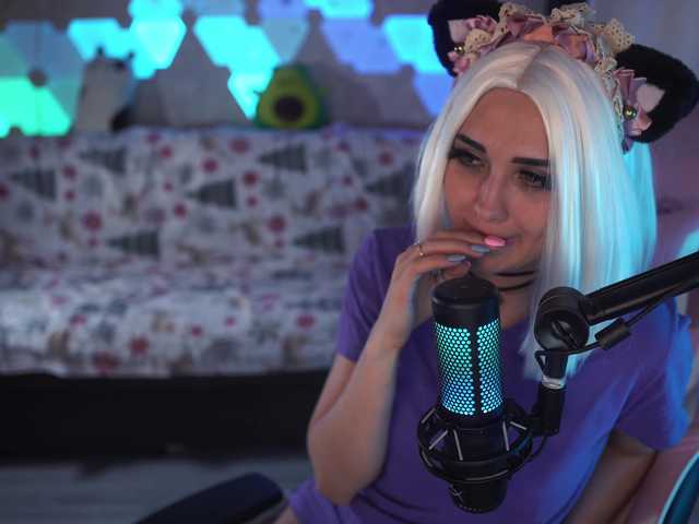 Live sex webcam photo for MalinaBo0m #271913974