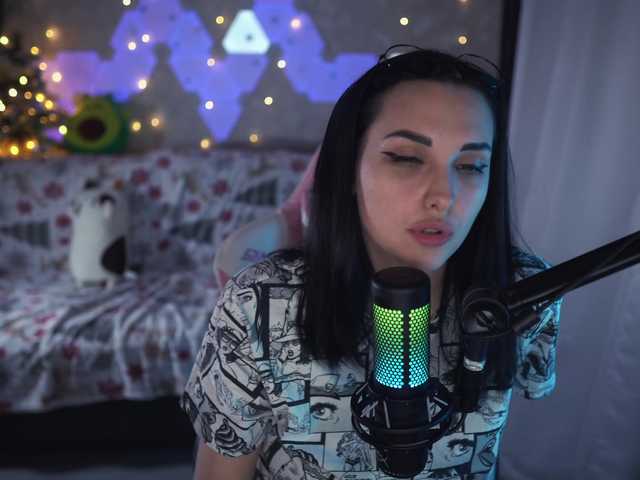 Live sex webcam photo for MalinaBo0m #271938209