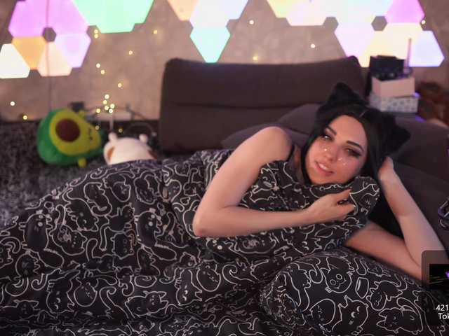 Live sex webcam photo for MalinaBo0m #272095071