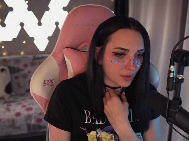 Live sex webcam photo for MalinaBo0m #272403667