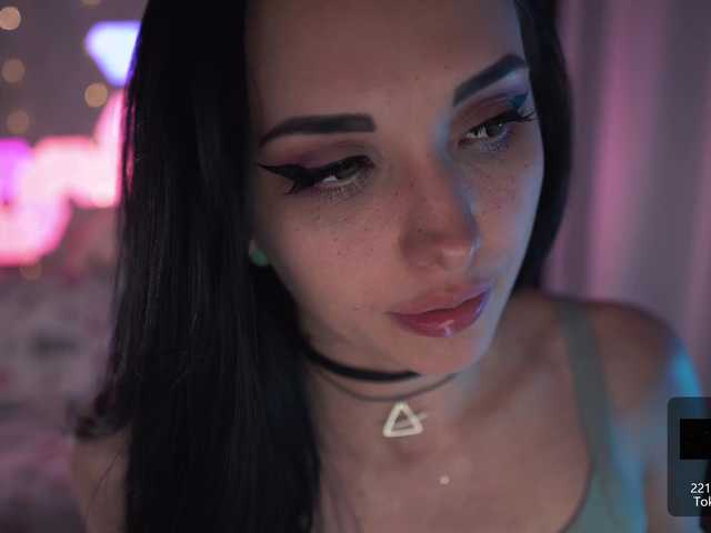 Live sex webcam photo for MalinaBo0m #272470005