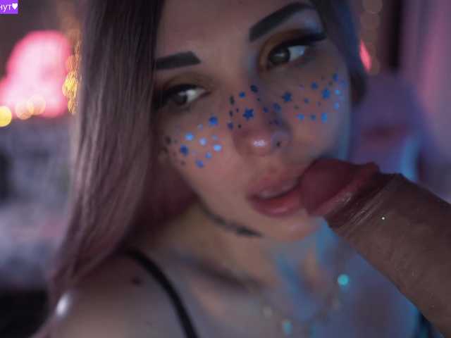 Live sex webcam photo for MalinaBo0m #272557865