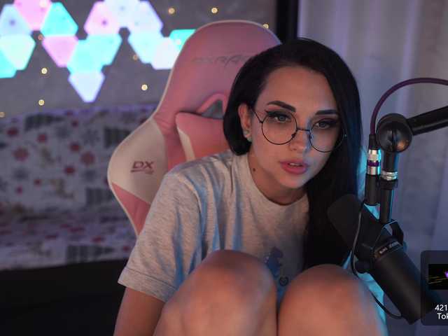 Live sex webcam photo for MalinaBo0m #272624367