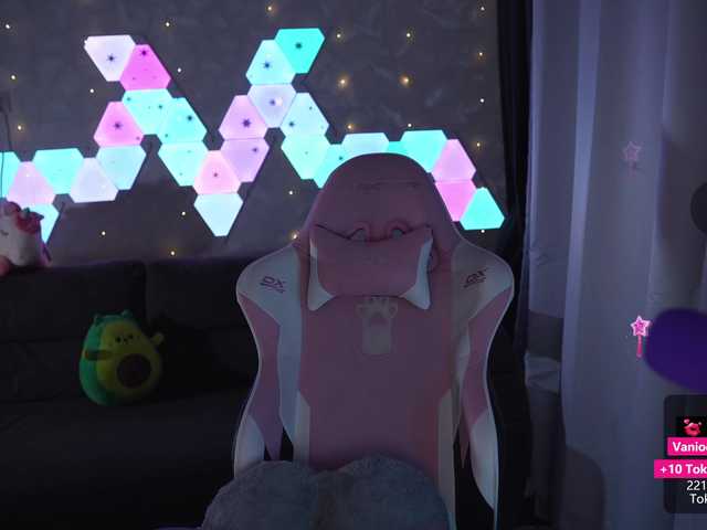 Live sex webcam photo for MalinaBo0m #272715697