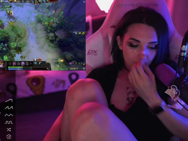 Live sex webcam photo for MalinaBo0m #274346826